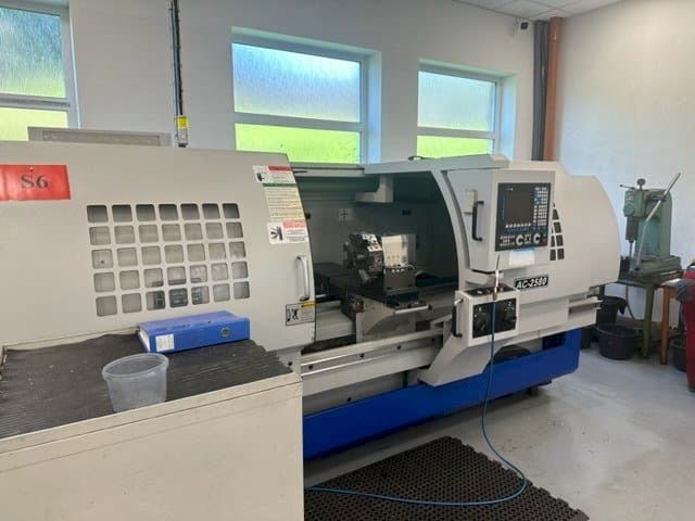 Widok z przodu maszyny MASCUT AC-2580