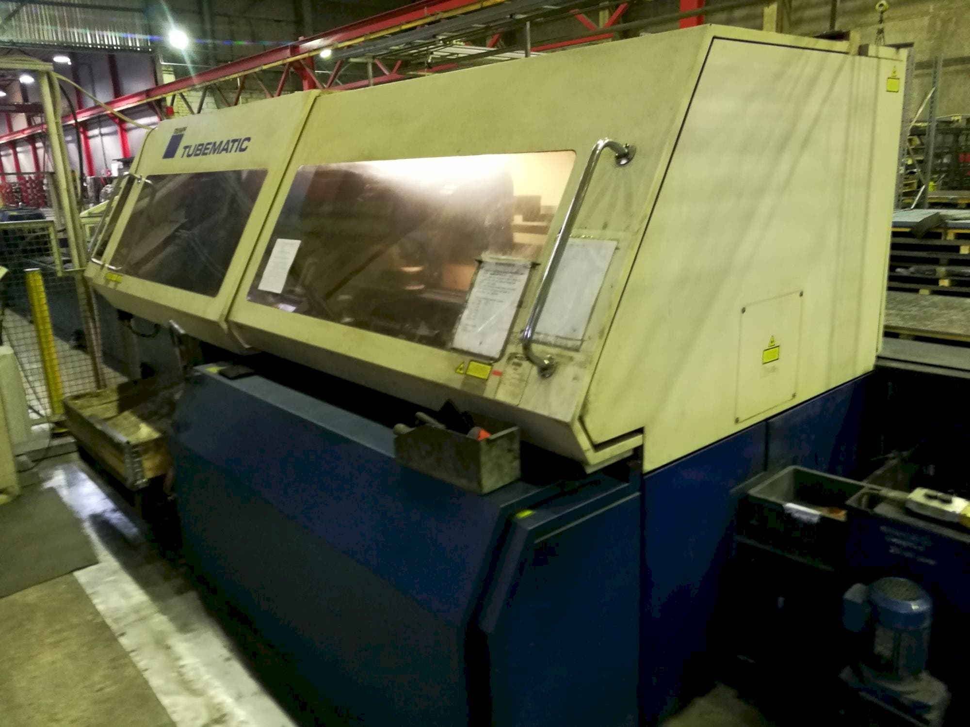 Widok prawej strony maszyny Trumpf Tubematic