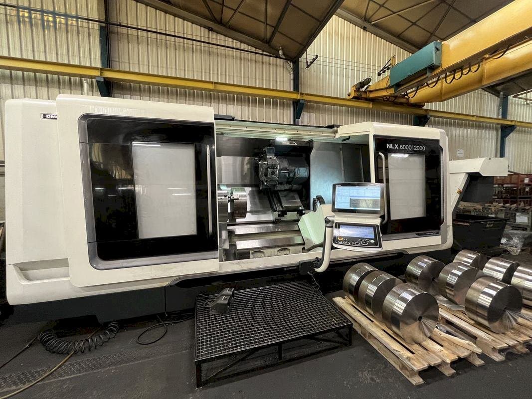 Widok lewej strony maszyny DMG MORI NLX 6000 | 2000