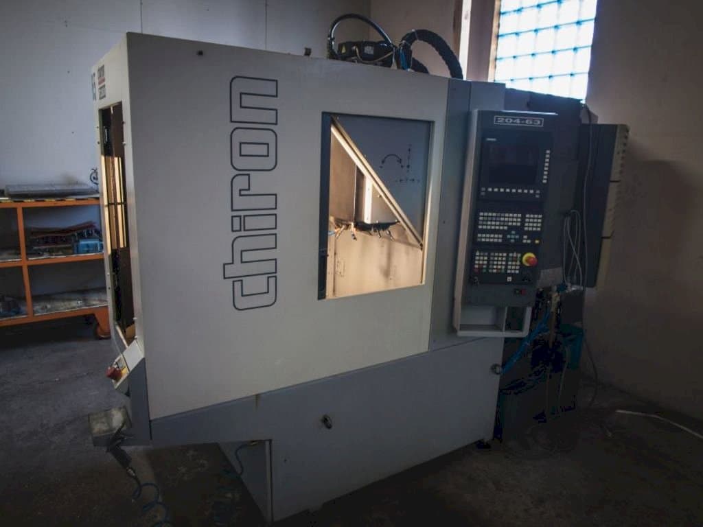 Widok z przodu maszyny CHIRON FZ 08 W