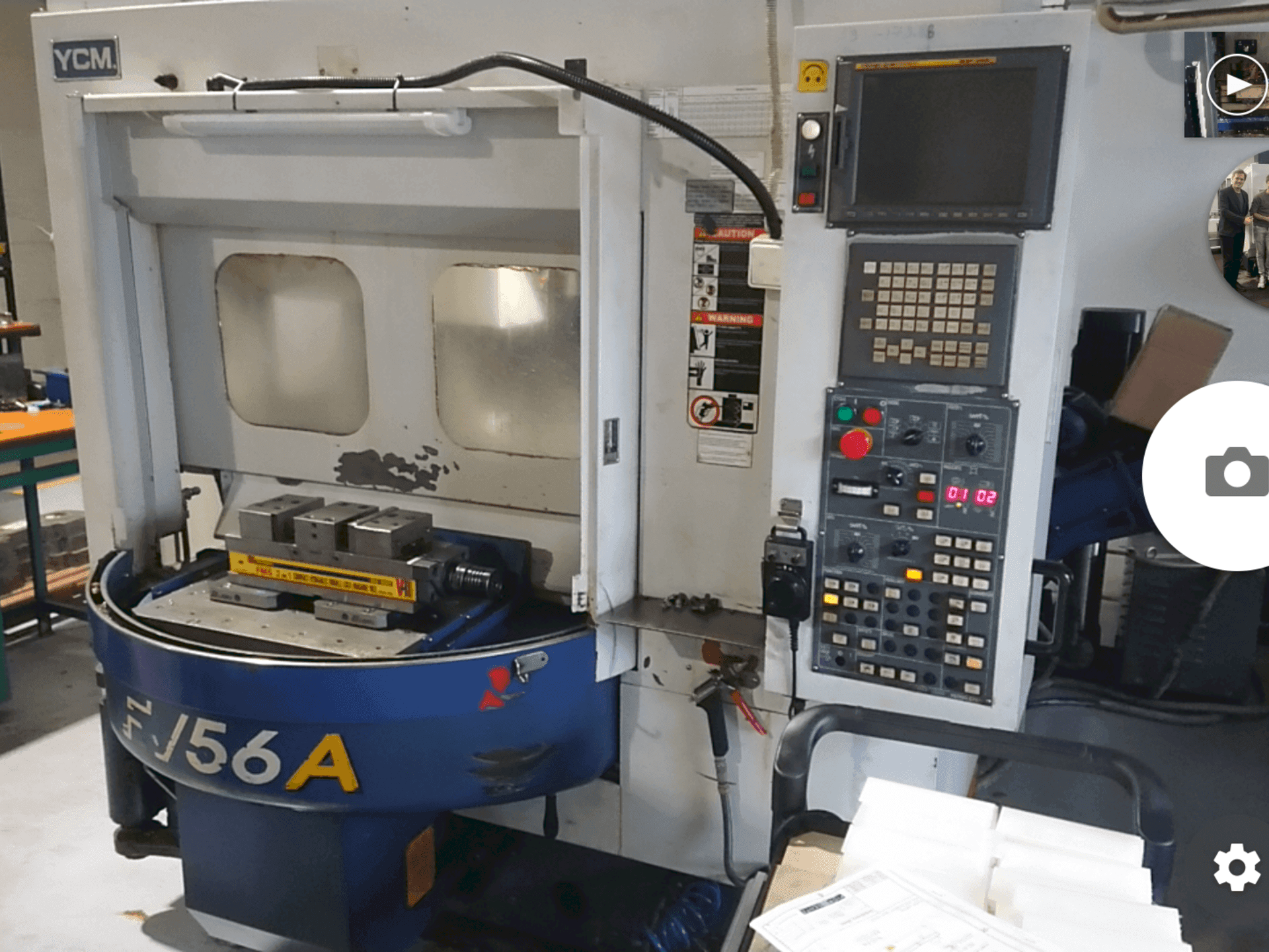 Widok z przodu maszyny YCM FV56A