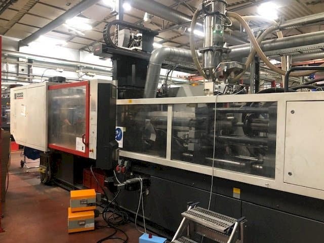 Widok z przodu maszyny FERROMATIK MILACRON K320