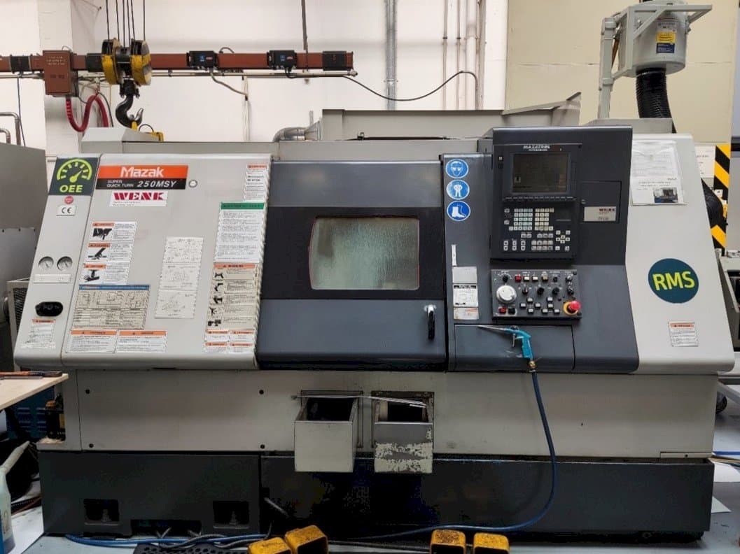 Widok z przodu maszyny Mazak SQT-250 MSY