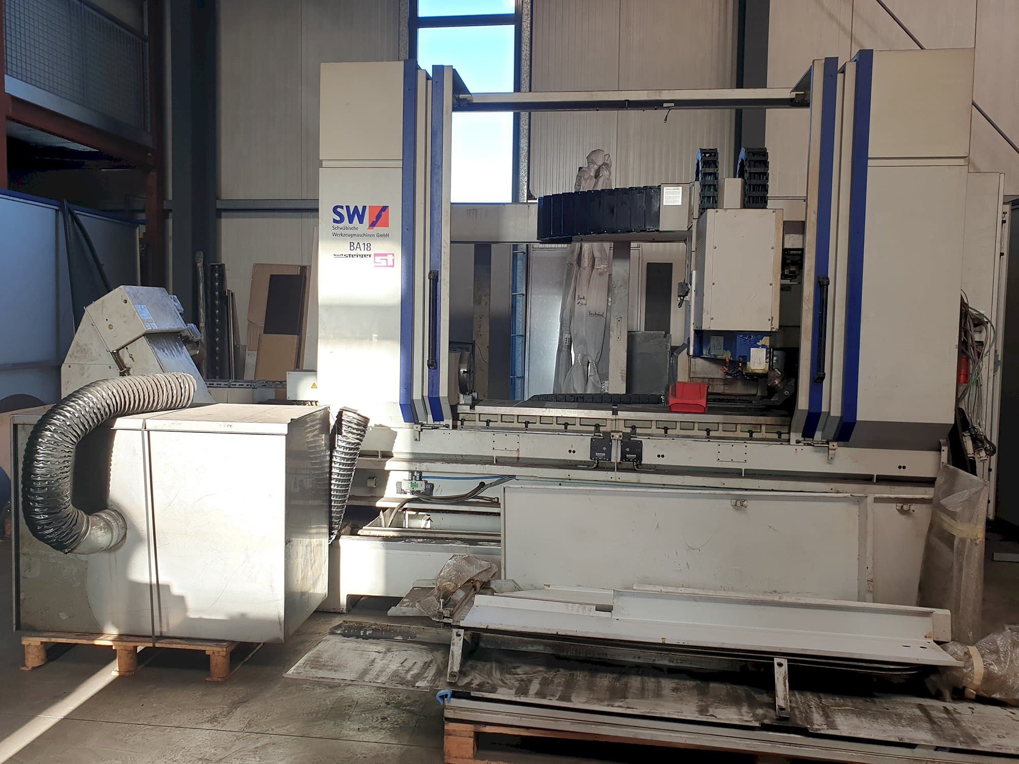 Widok z przodu maszyny Schwäbische Werkzeugmaschinen BA 18