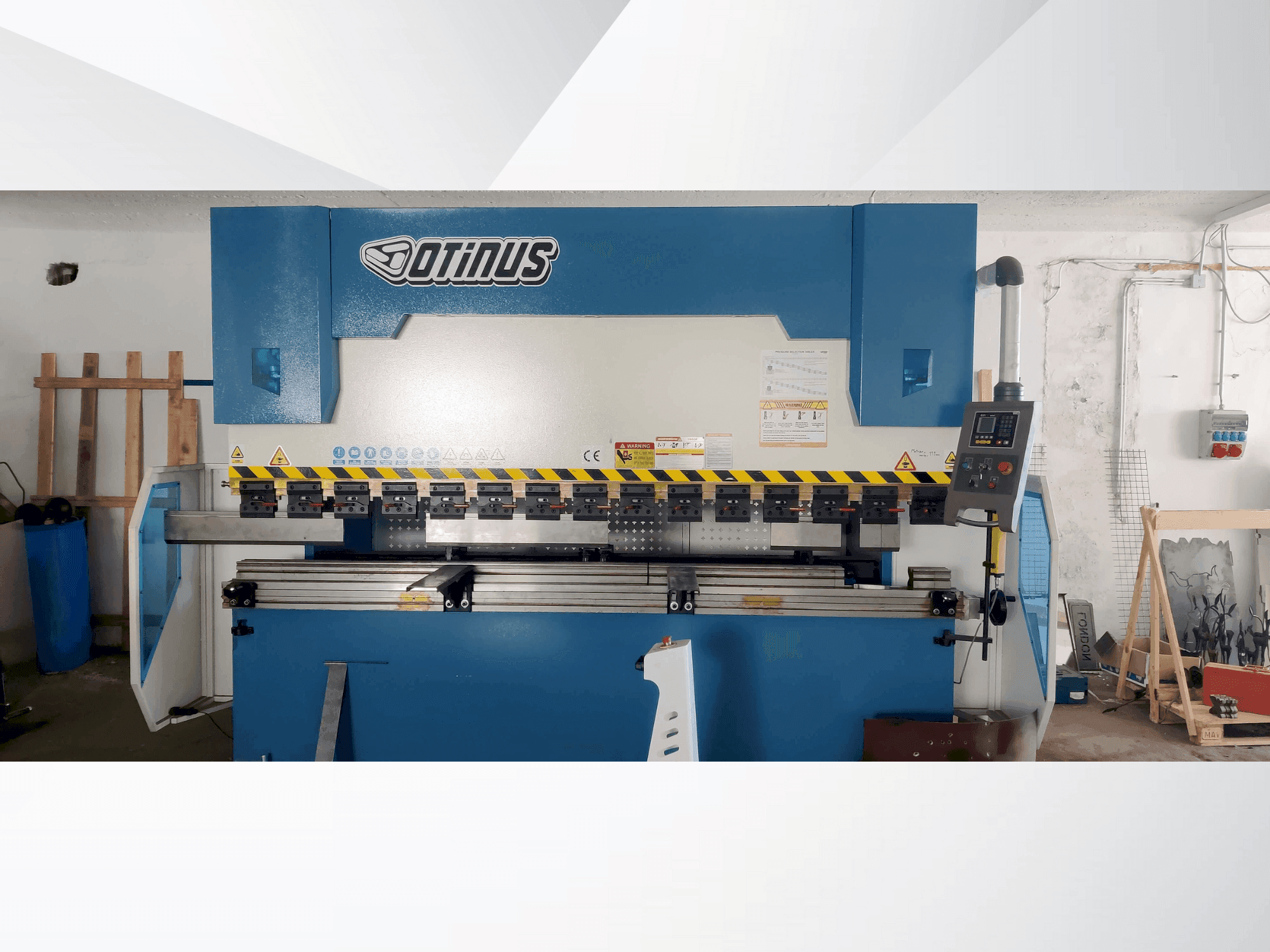 Widok z przodu maszyny OTINUS 2312N