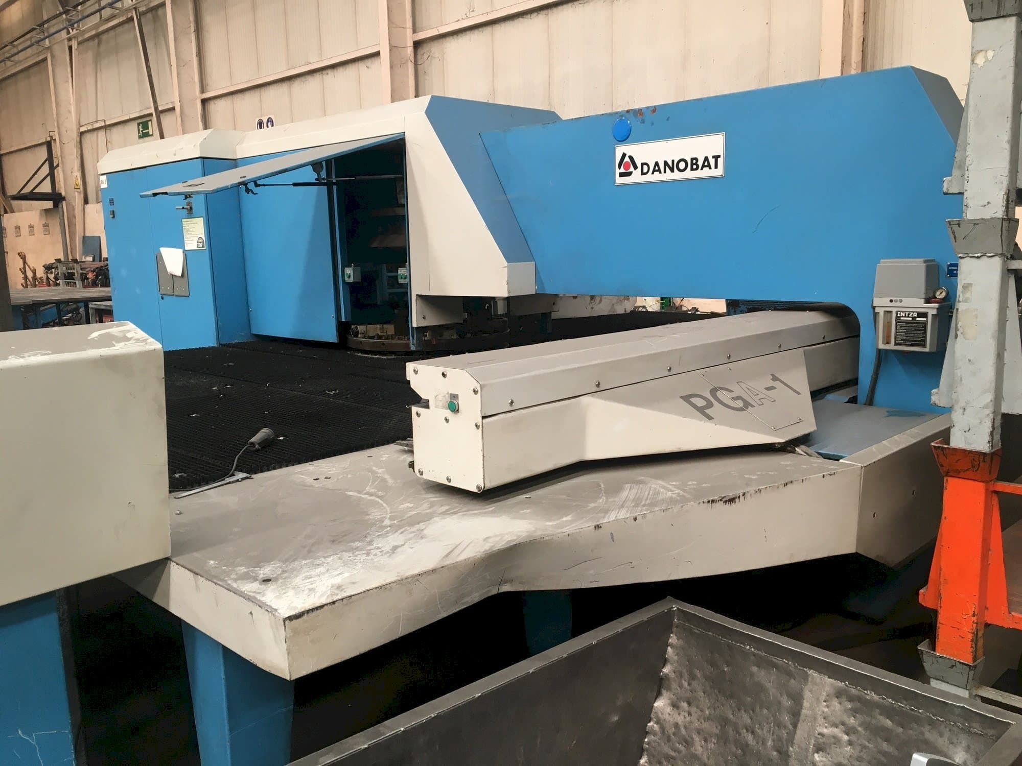 Widok z przodu maszyny DANOBAT PGA-1