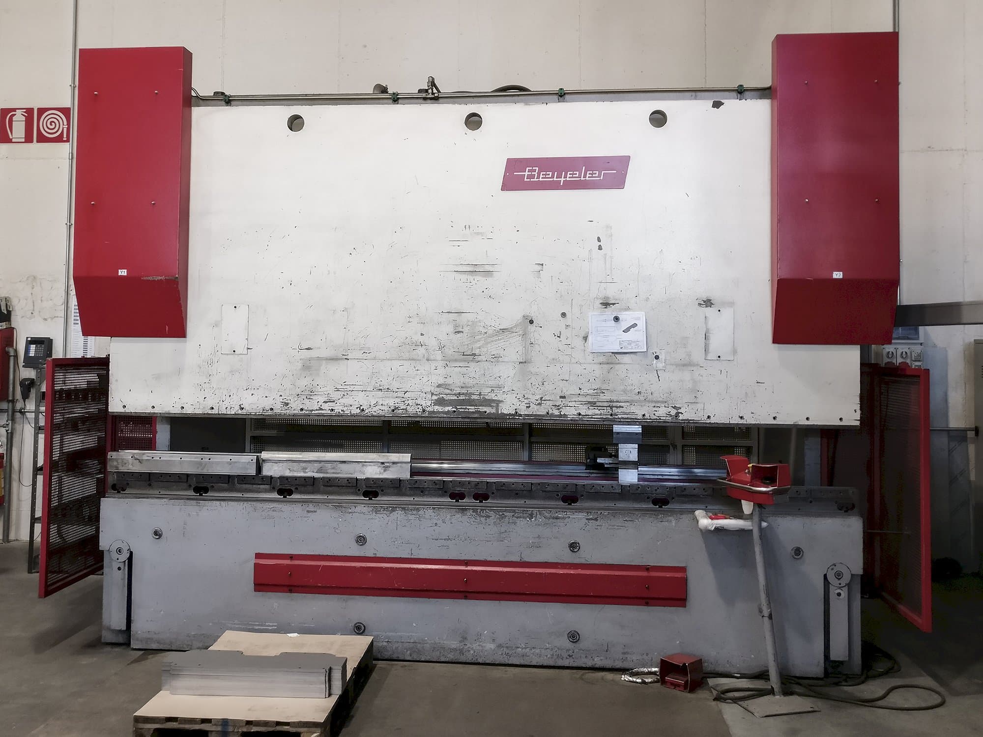 Widok z przodu maszyny BEYELER PR6