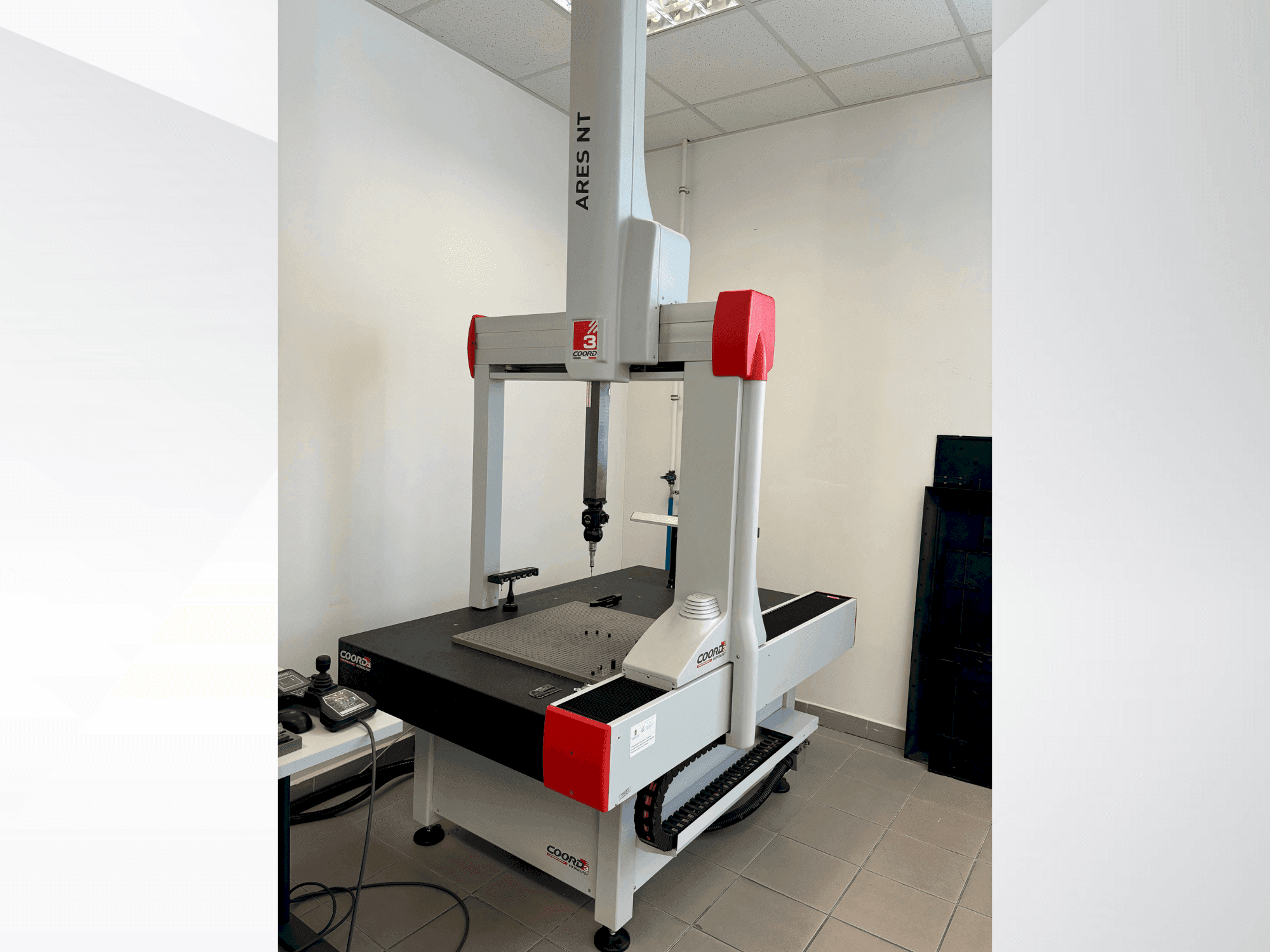 Widok z przodu maszyny Coord3 ARES NT