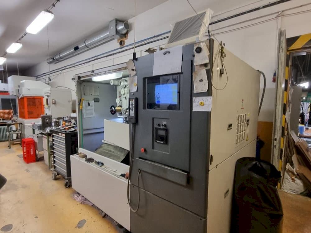 Widok z przodu maszyny HITACHI SEIKI 254Y