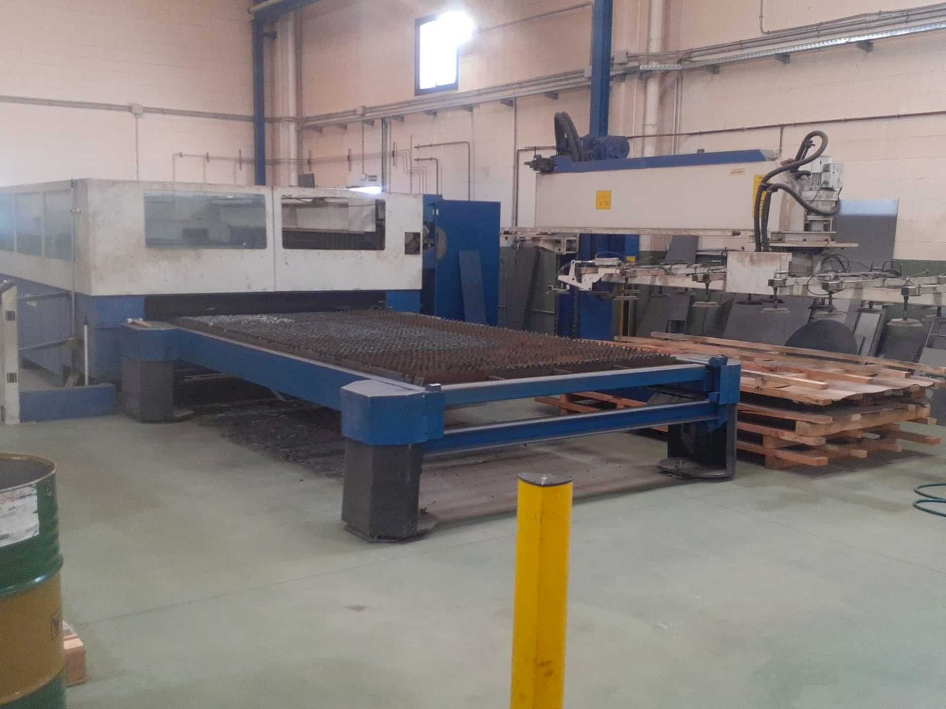 Widok z przodu maszyny Trumpf Trumatic L4030