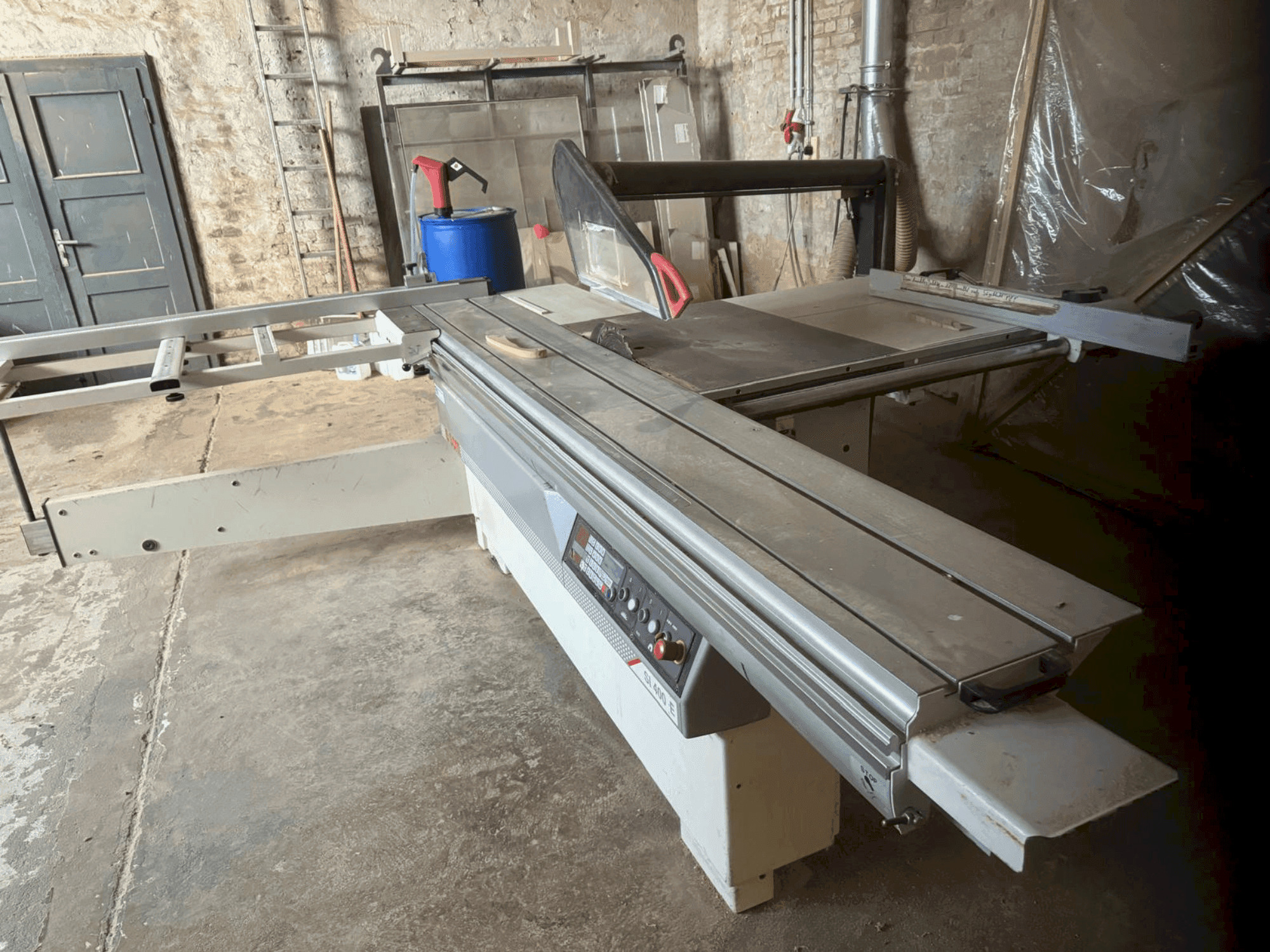 Widok z przodu maszyny SCM SI 400E