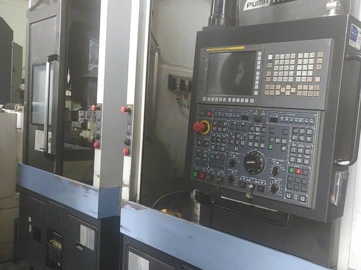 Widok z przodu maszyny Doosan VT450 2SP
