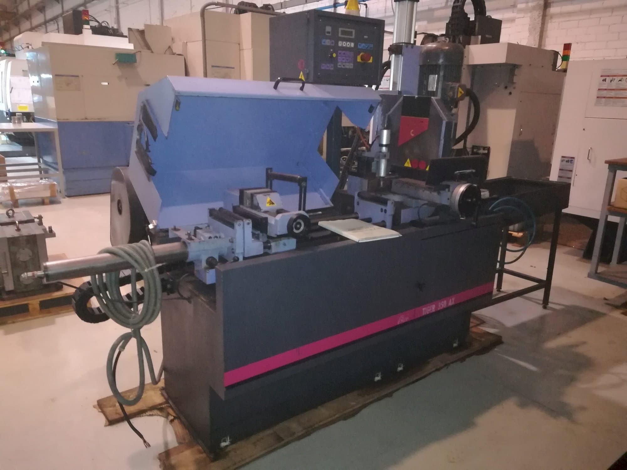 Widok z przodu maszyny MEP TIGER 350 AX