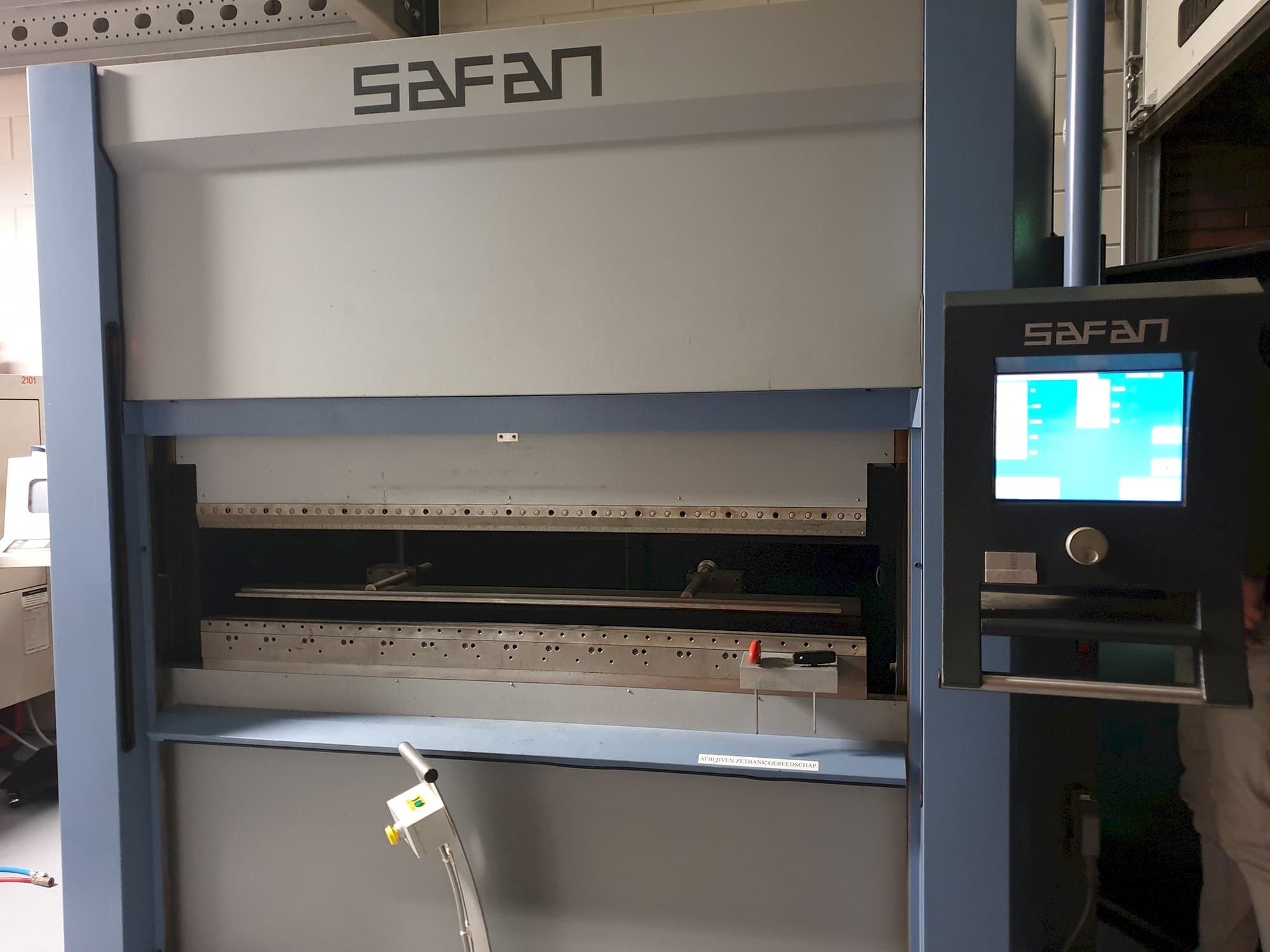 Widok z przodu maszyny Safan SMK 32-K-1600