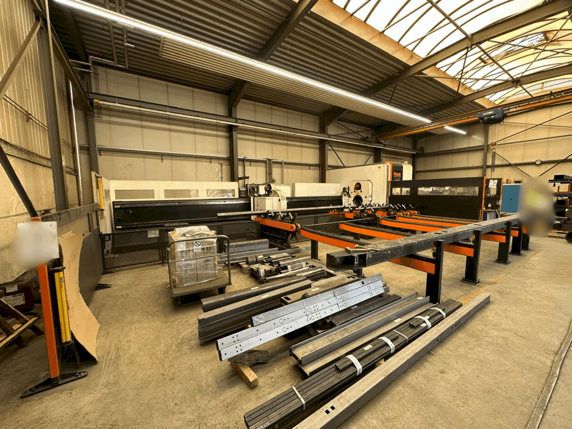 Widok z przodu maszyny Mazak FABRI GEAR 400 II