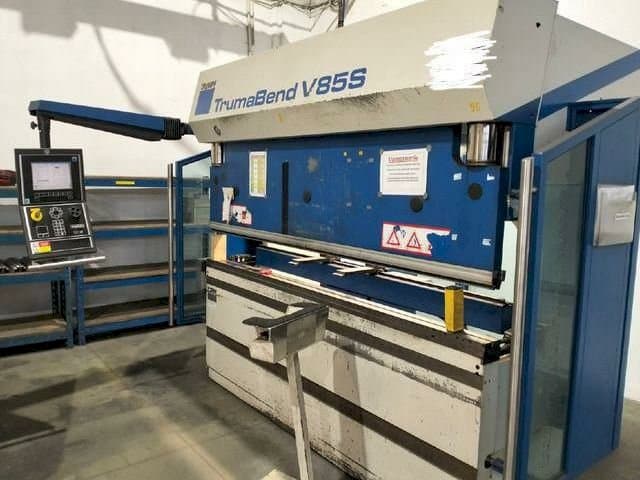 Widok z przodu maszyny Trumpf TrumaBend V85S