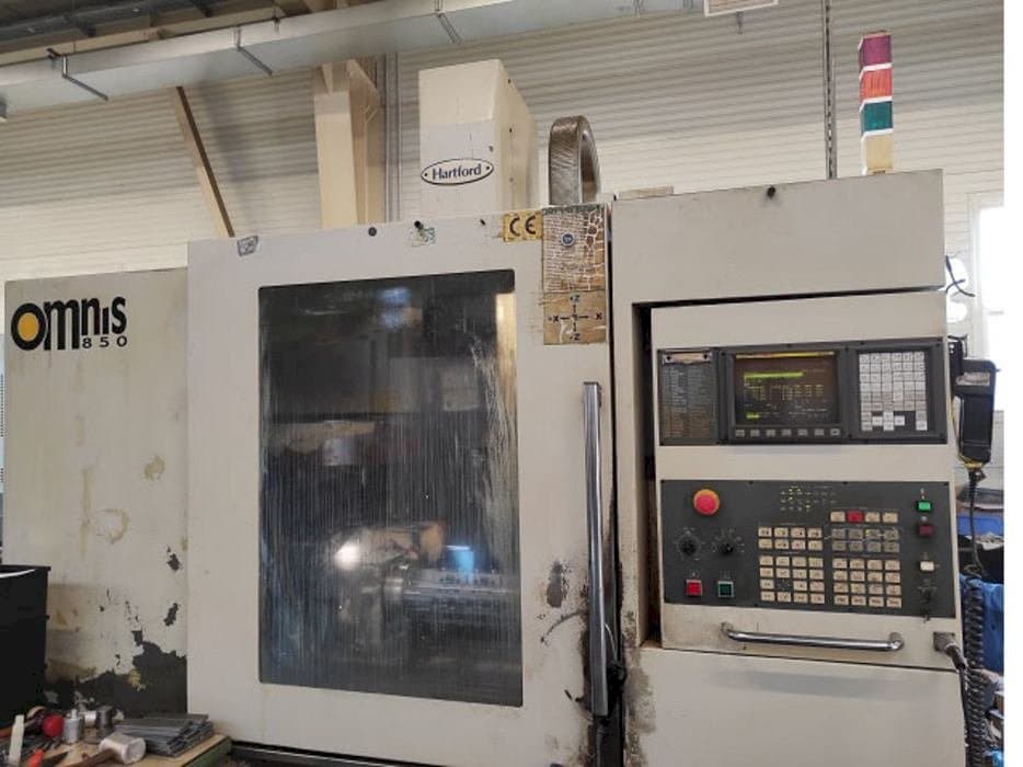 Widok z przodu maszyny Hartford Omnis 850