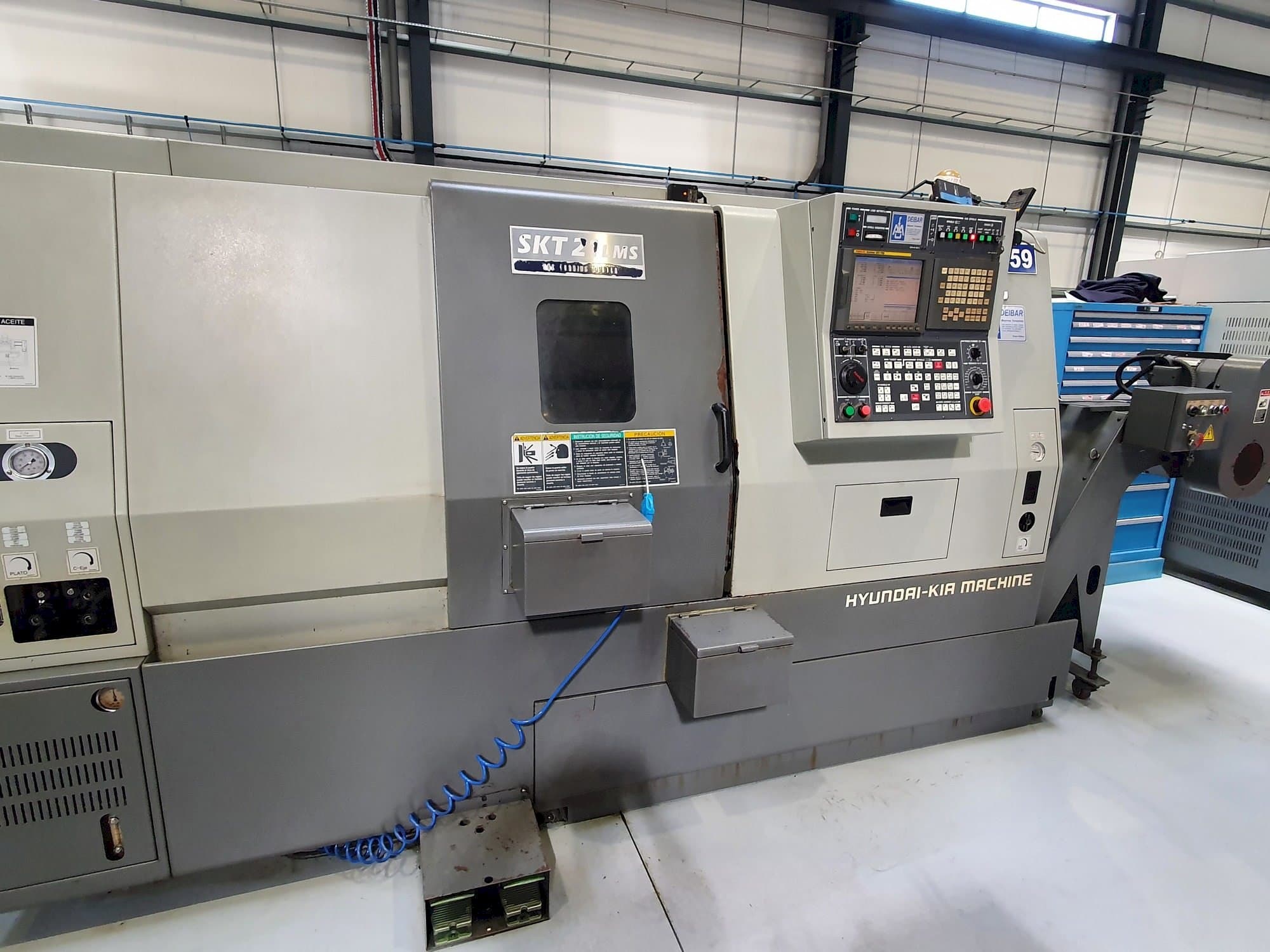 Widok z przodu maszyny Hyundai SKT21LMS