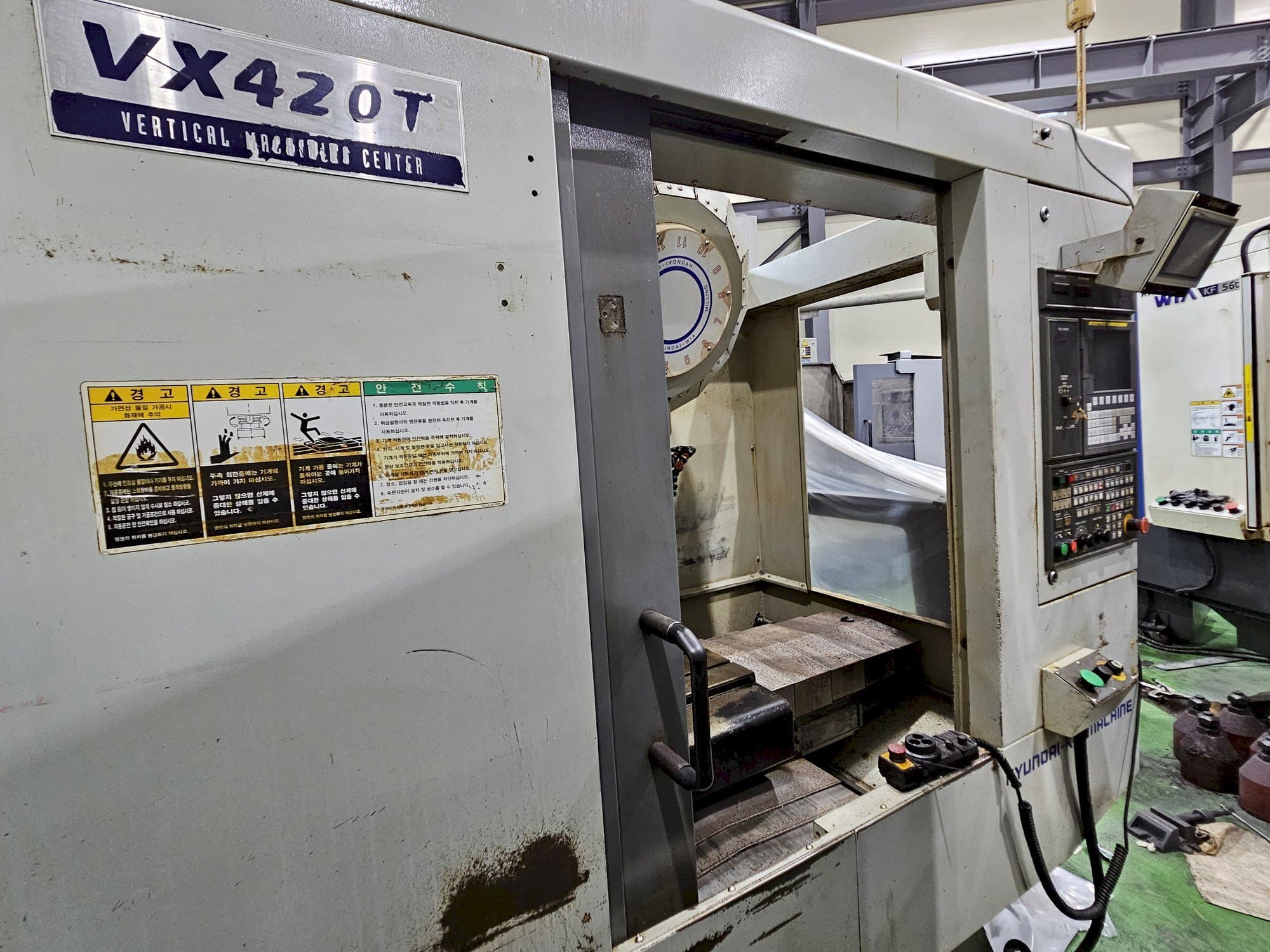 Widok z przodu maszyny Hyundai Wia VX420T