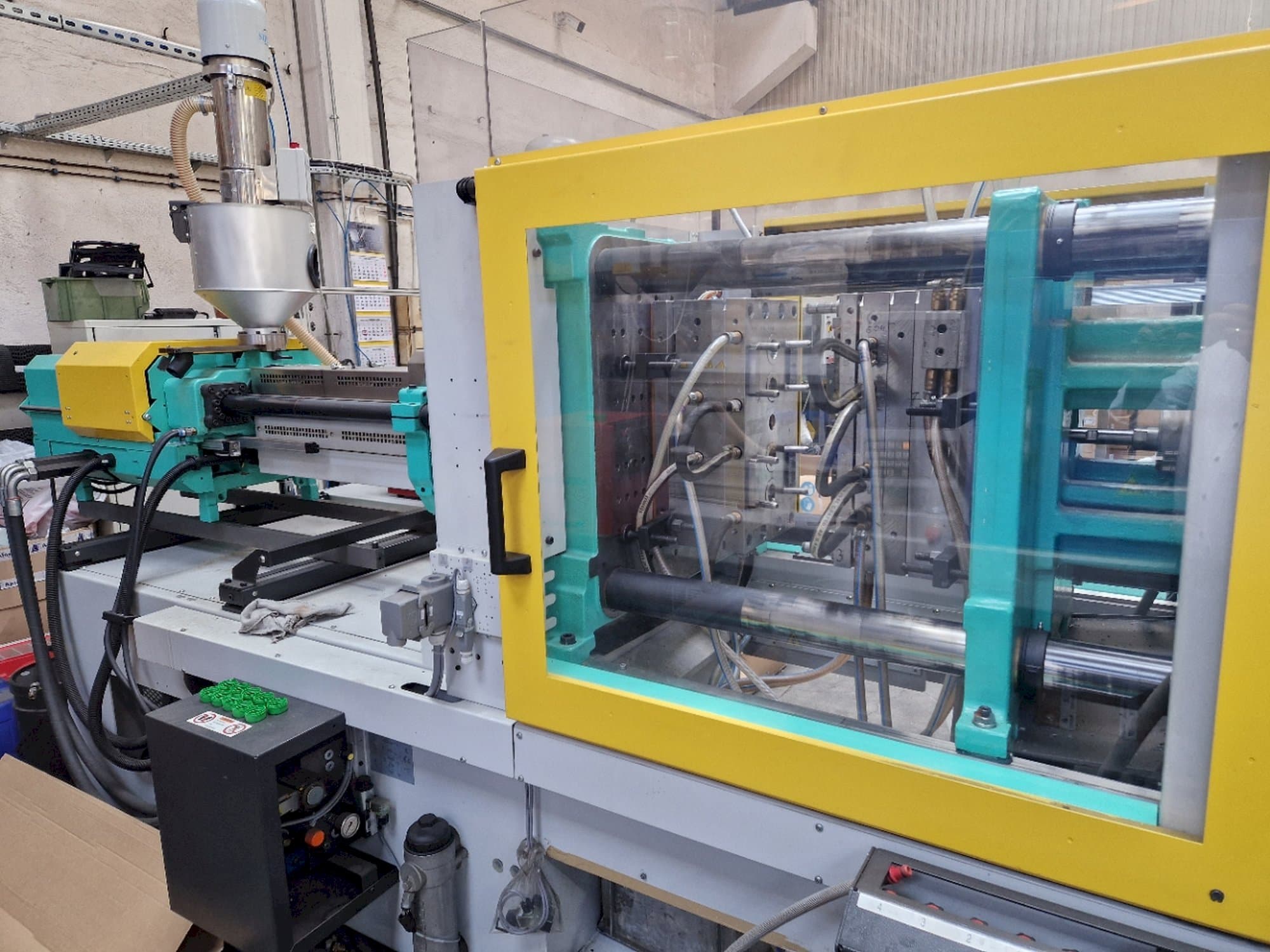 Widok z przodu maszyny Arburg ALLROUNDER 570 C 2000-800 GOLDEN EDITION