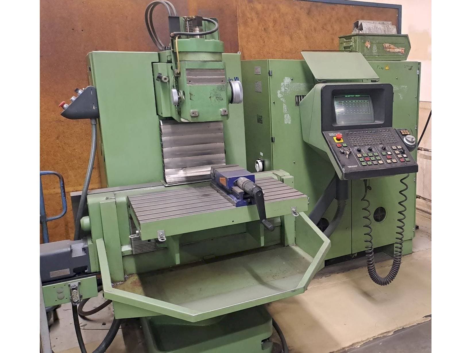 Widok z przodu maszyny DECKEL FP3NC