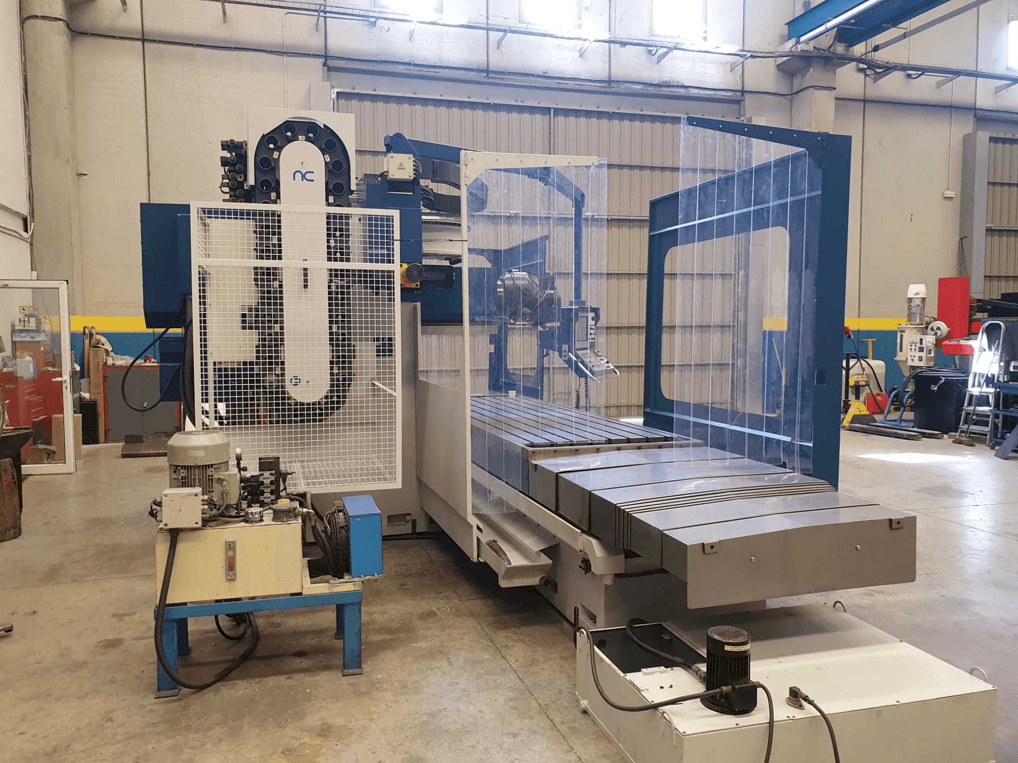 Widok z przodu maszyny Nicolas Correa A30/30