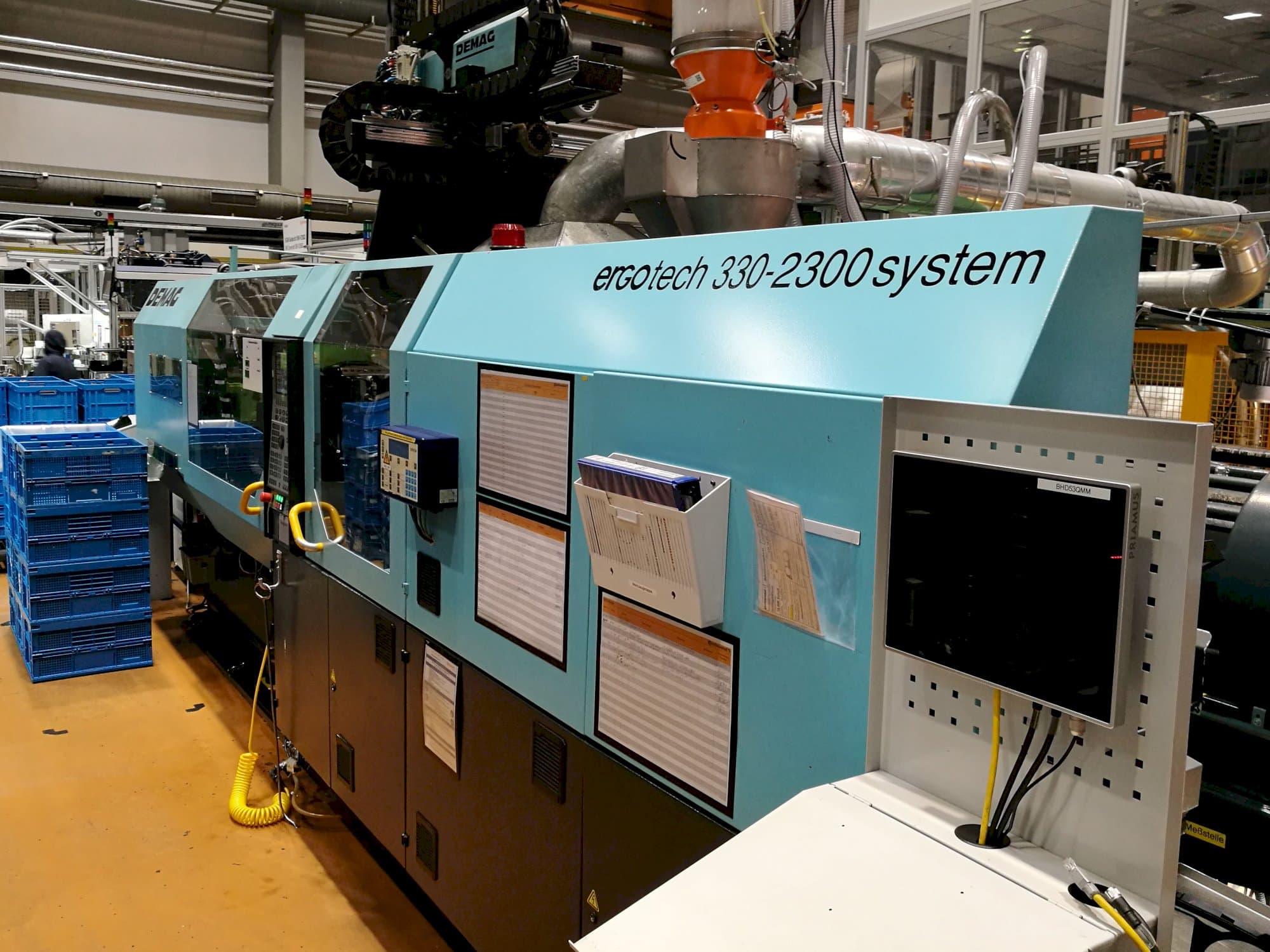 Widok z prawej maszyny DEMAG Ergotech 330-2300