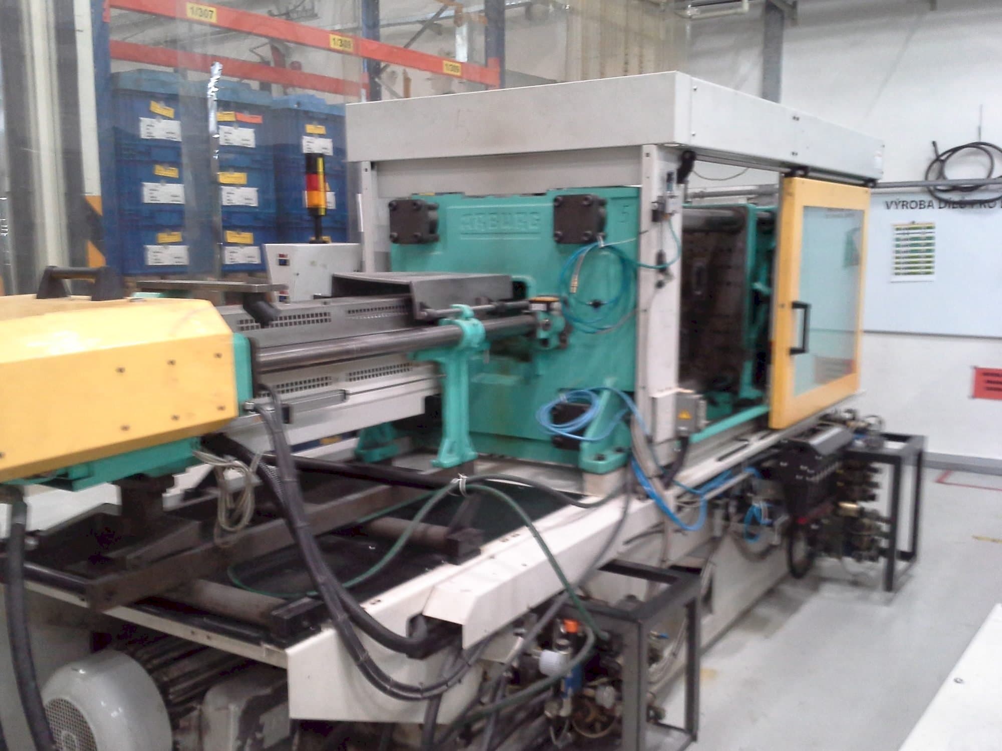 Widok z przodu maszyny Arburg 570C 2000-675