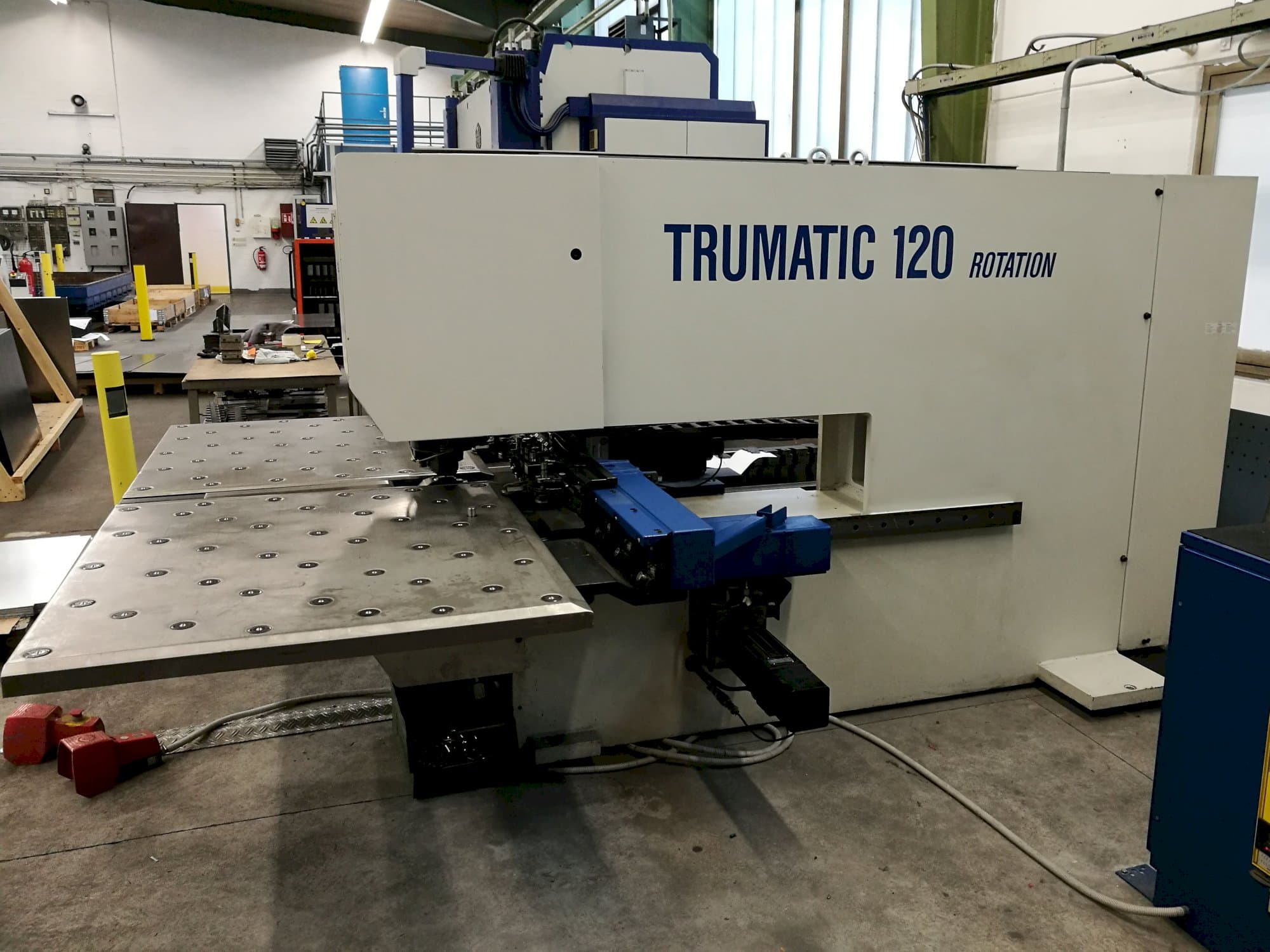 Widok z prawej maszyny Trumpf Trumatic 120R