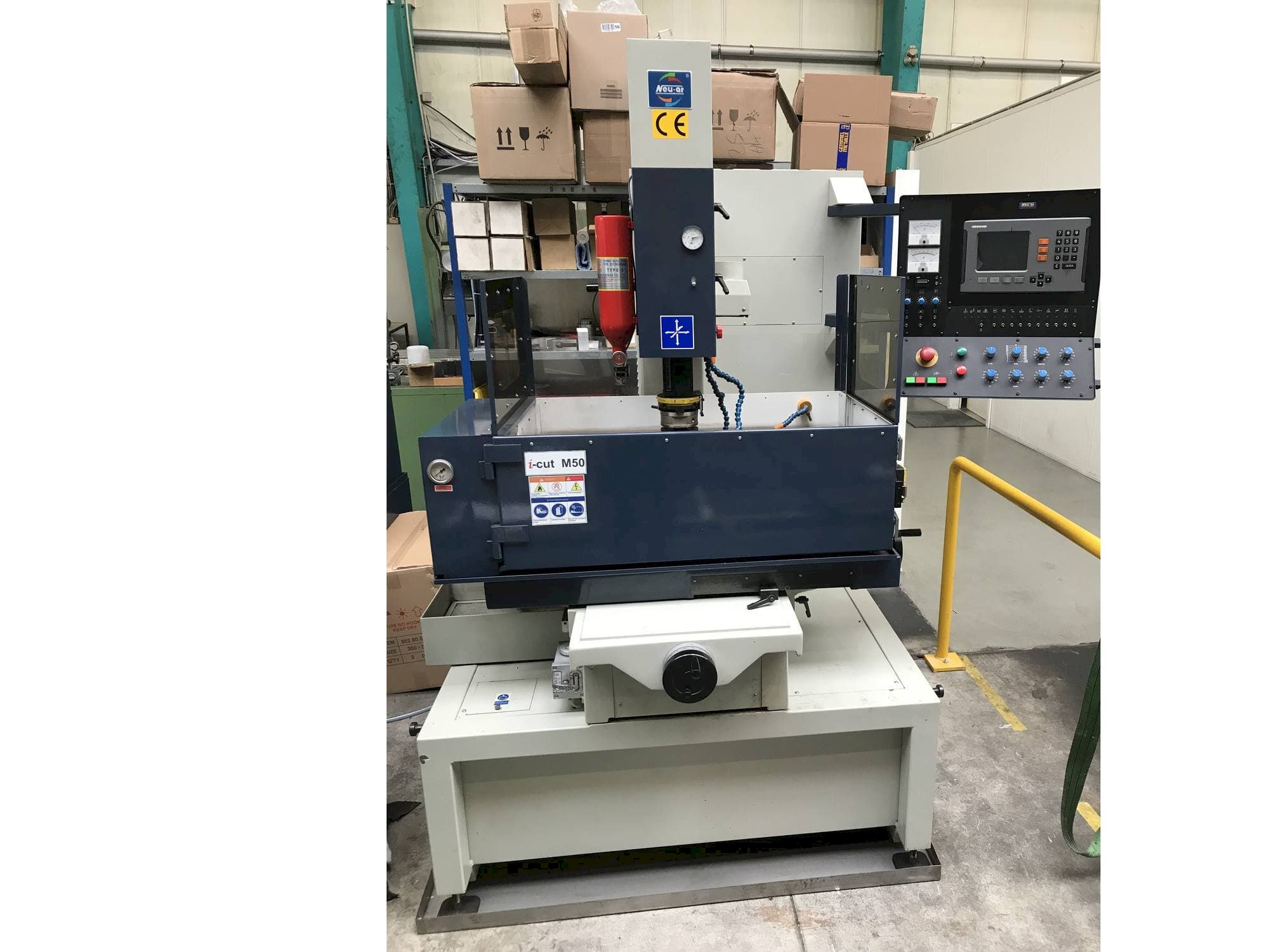 Widok z przodu maszyny i-cut M50