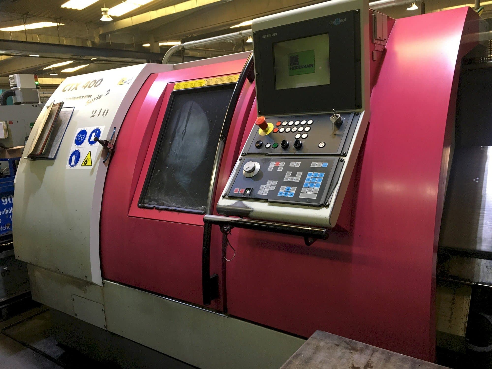 Widok z przodu maszyny Gildemeister CTX-400 S2