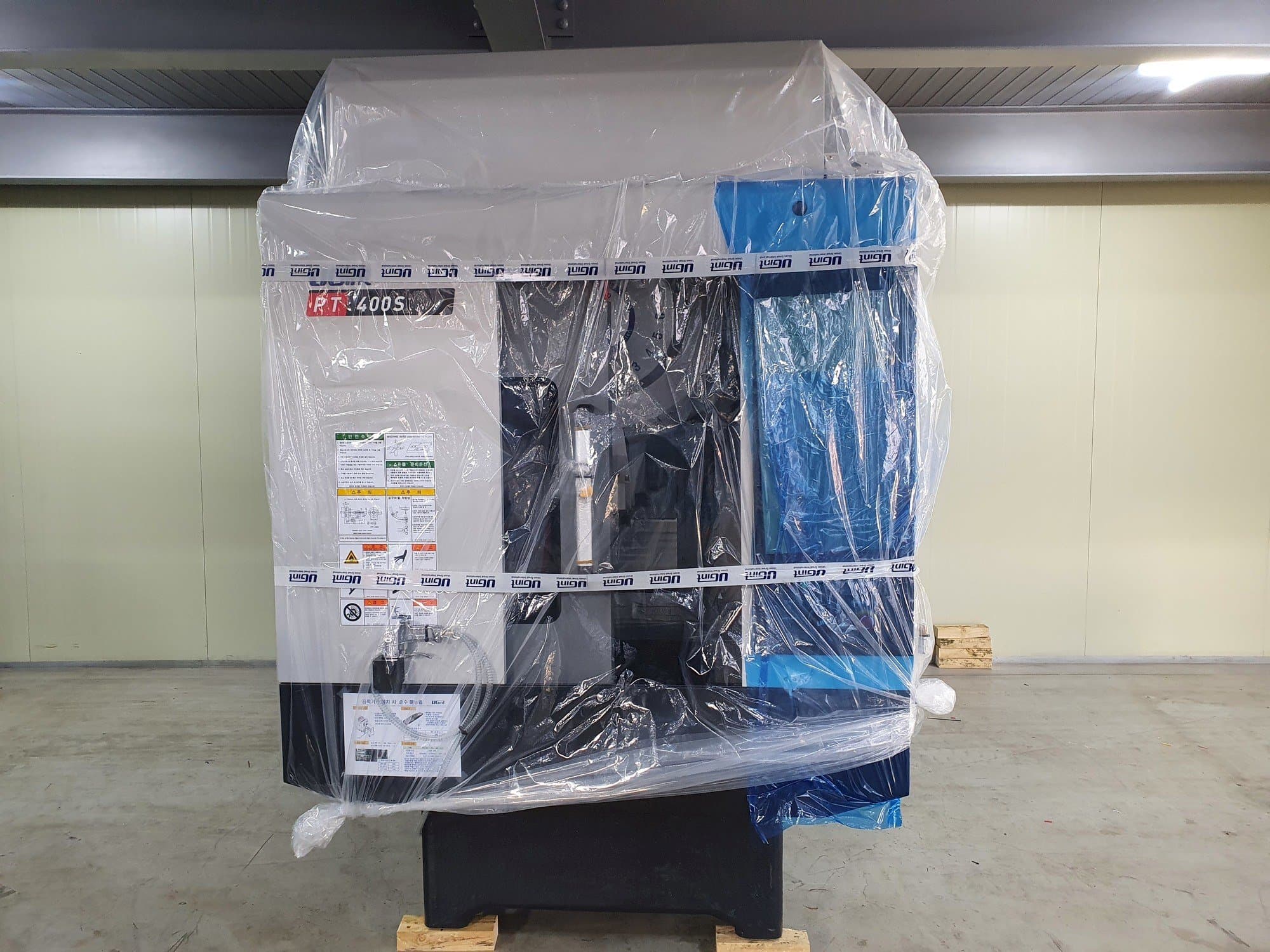 Widok z przodu maszyny UGINT PT400S