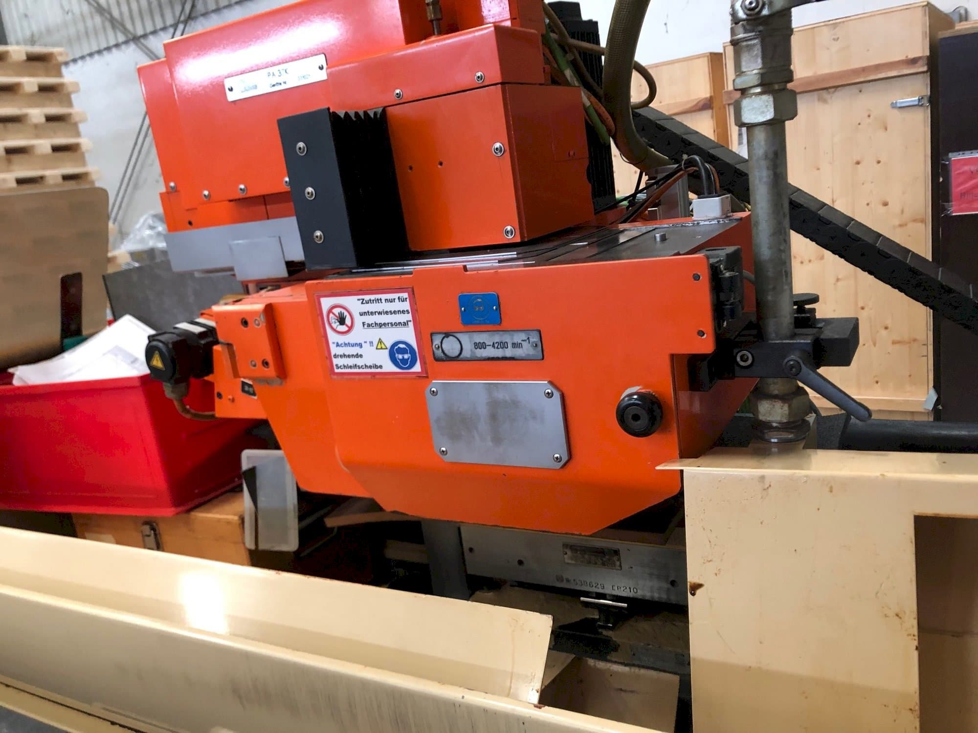 Widok z przodu maszyny JUNG JF 525 N