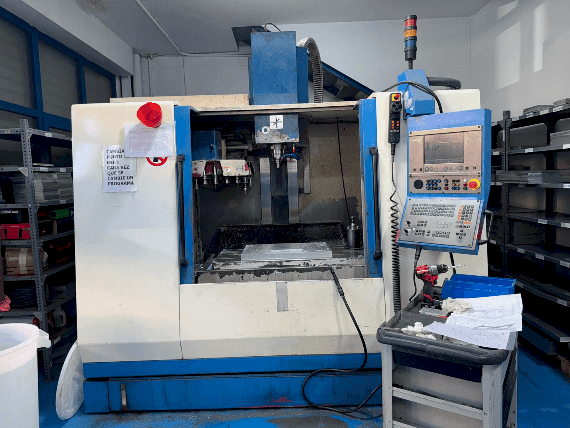 Widok z przodu maszyny LAGUN GVC 1000