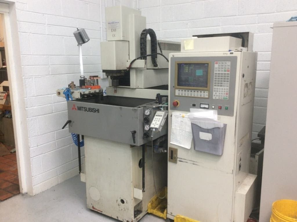 Widok z przodu maszyny Mitsubishi EX 8