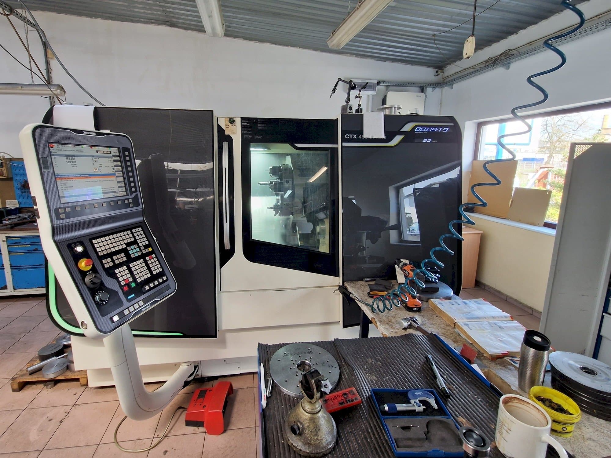 Widok z przodu maszyny DMG MORI CTX 450 ecoline