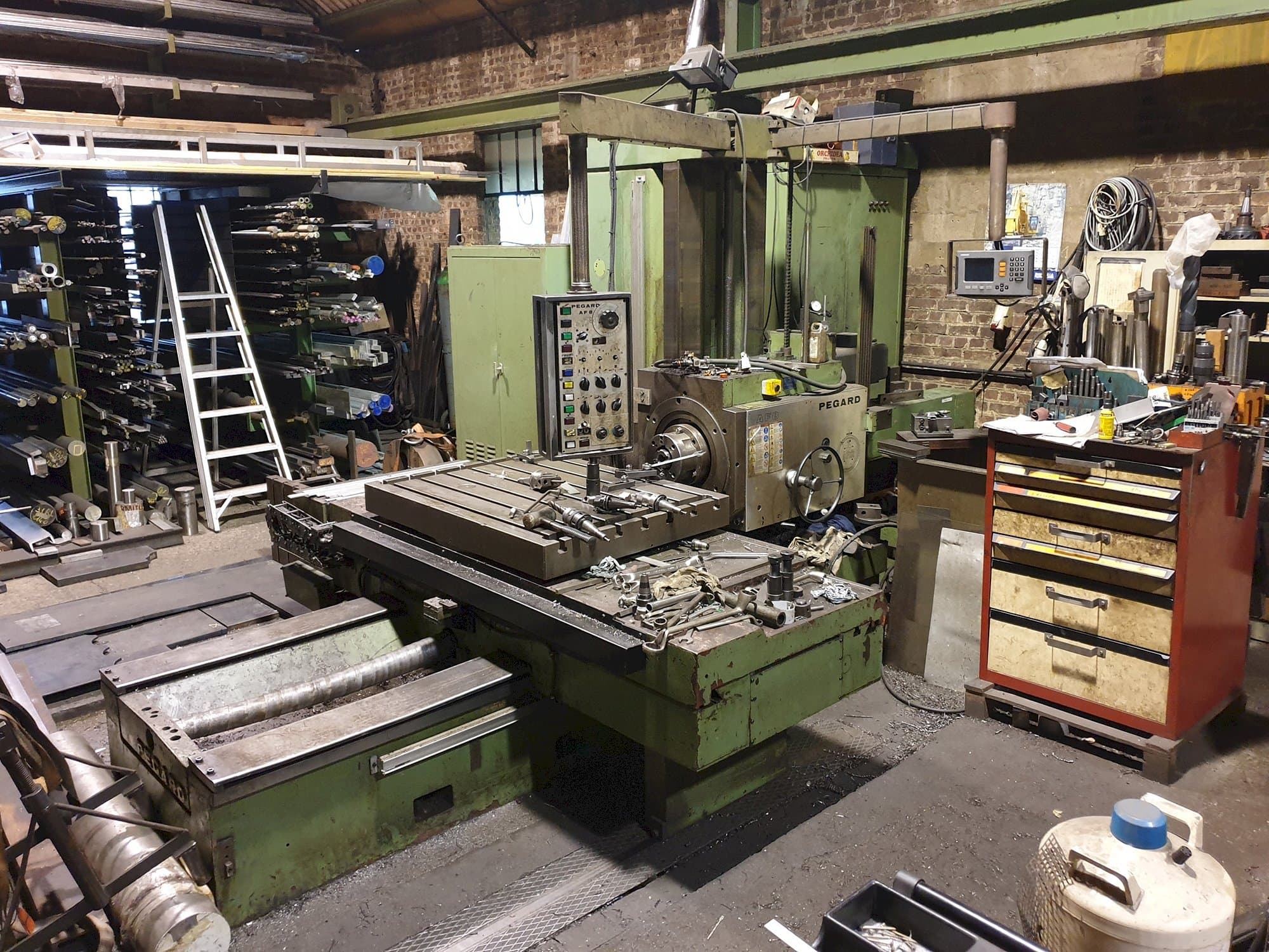 Widok z przodu maszyny PEGARD AF 8