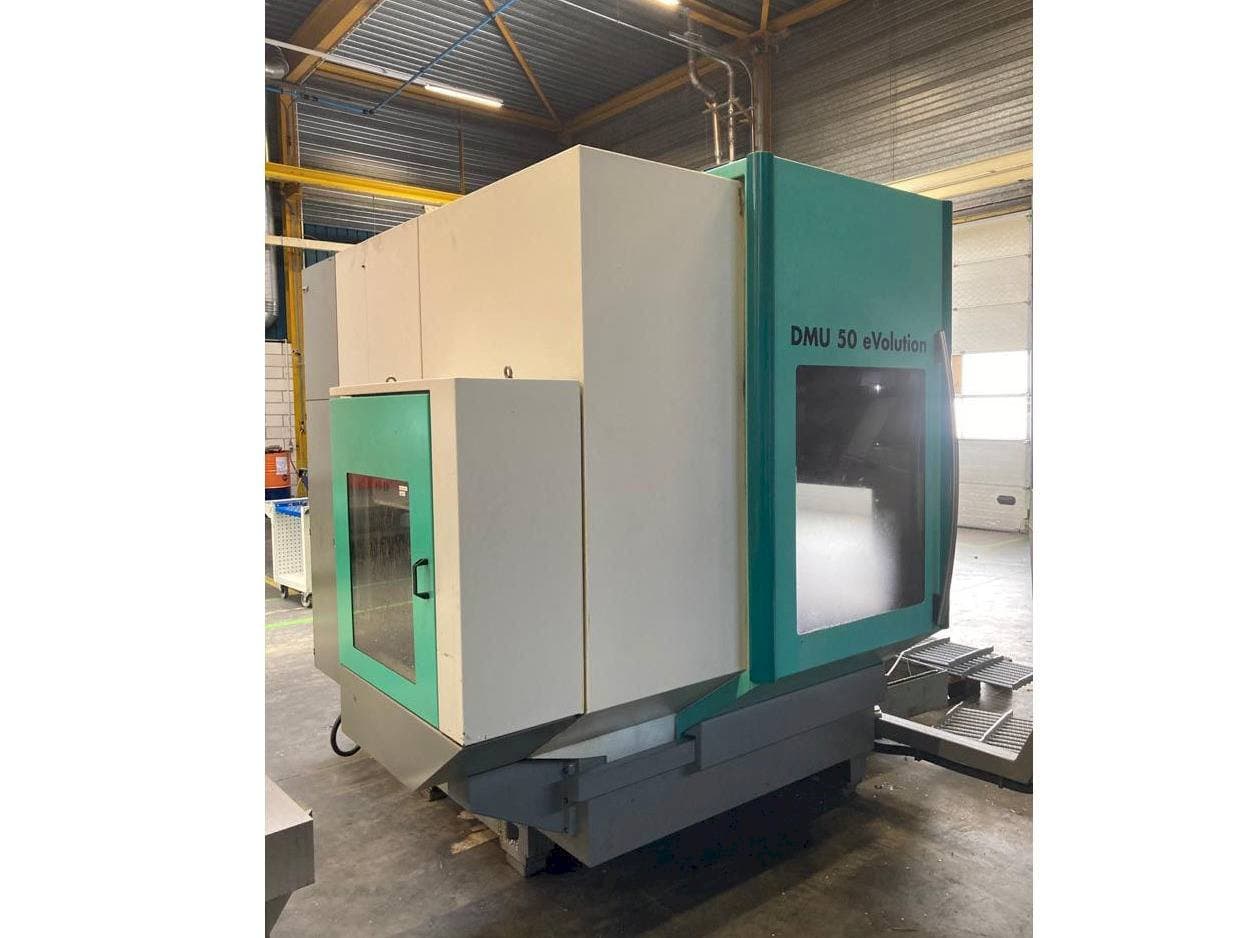 Widok z przodu maszyny DECKEL MAHO DMG 50Evo