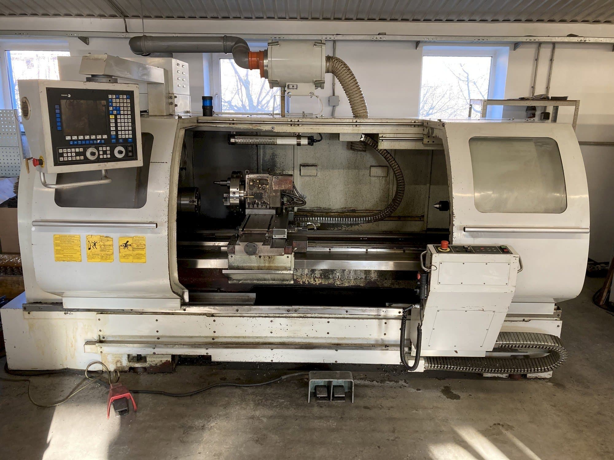 Widok z przodu maszyny FERMAT SF 48-1500 CNC