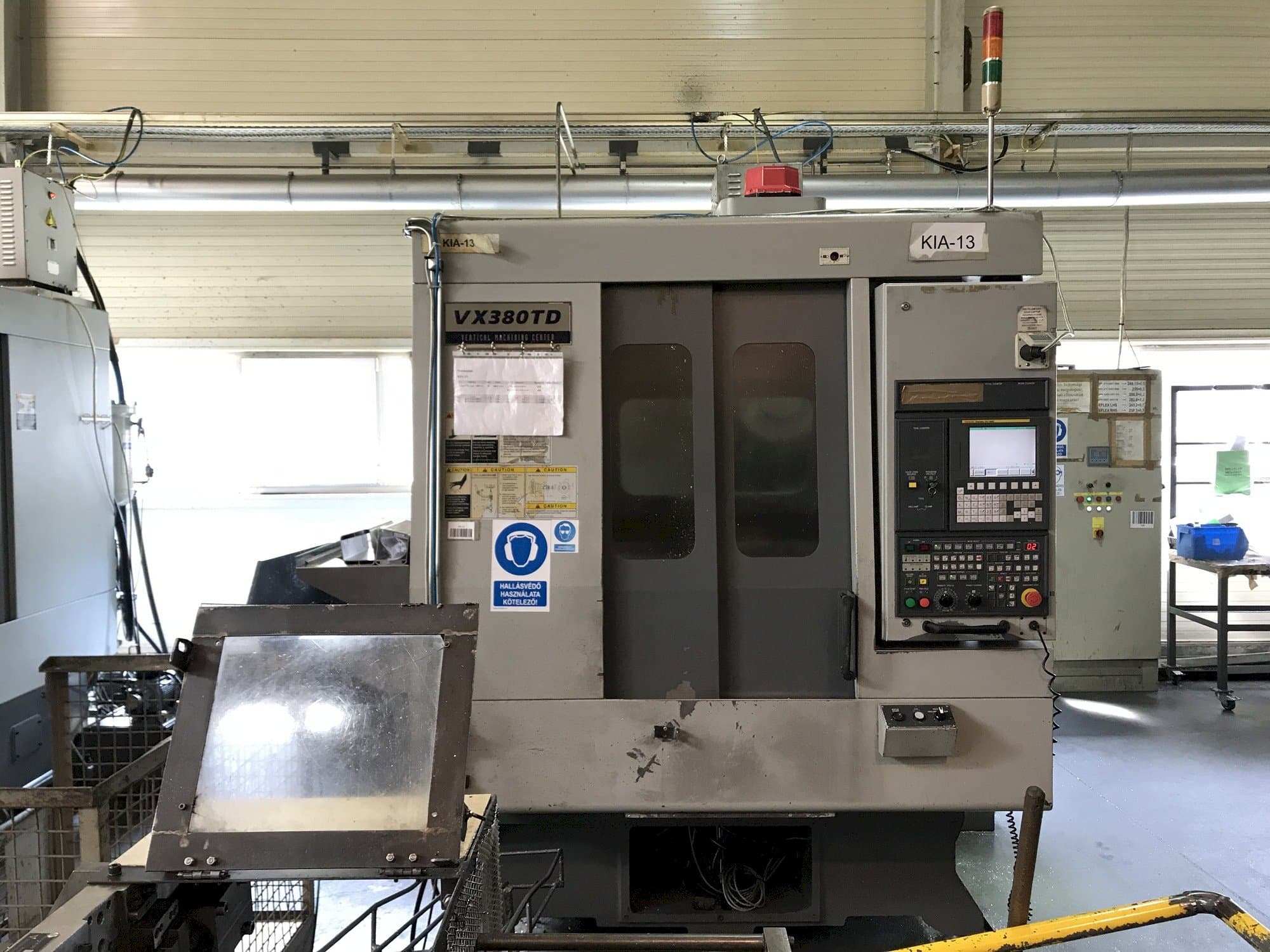 Widok z przodu maszyny Hyundai Kia VX380TD