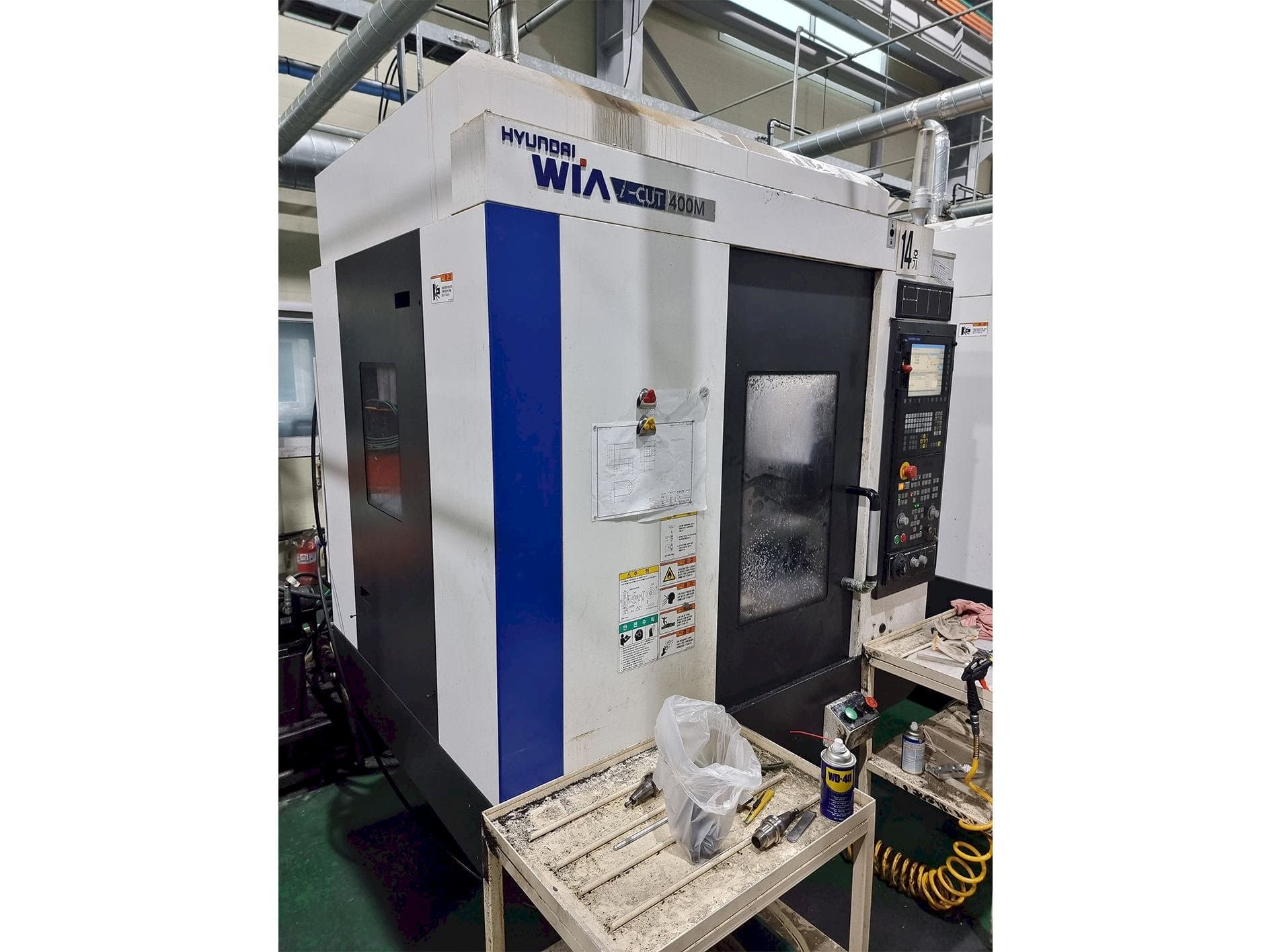 Widok z przodu maszyny Hyundai Wia i-CUT400M