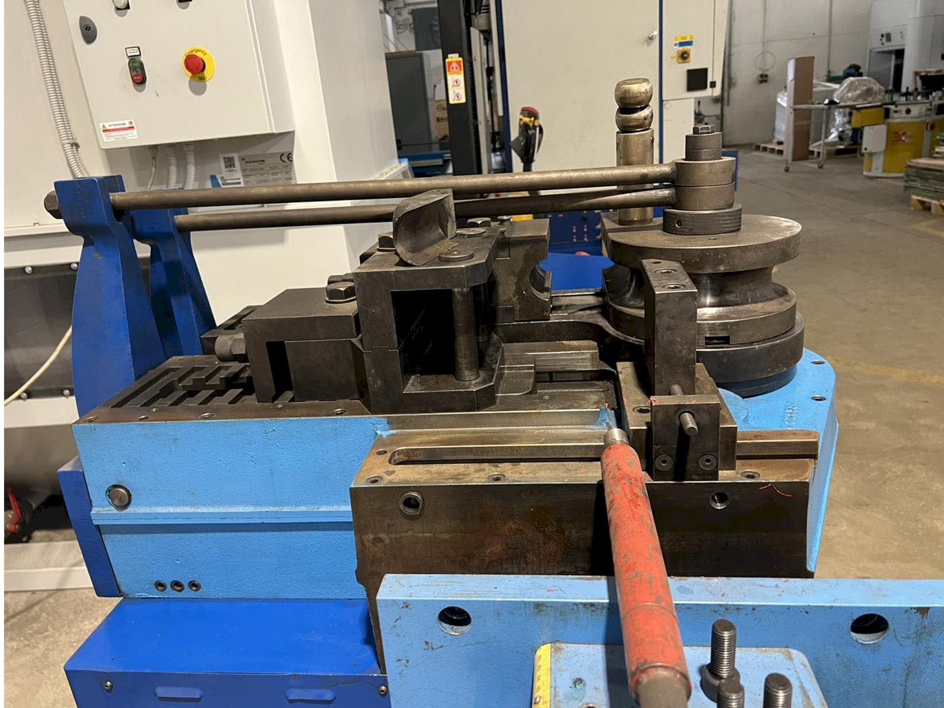 Widok lewej strony maszyny CBC Uni 90