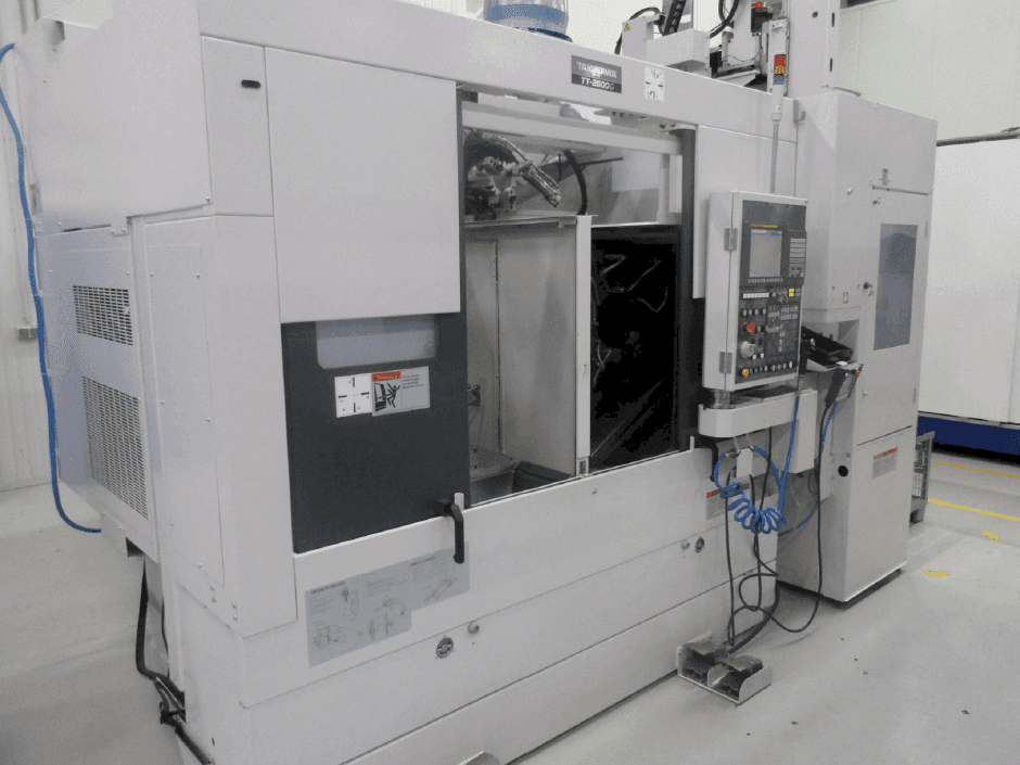 Widok z przodu maszyny Takisawa TT-2600G