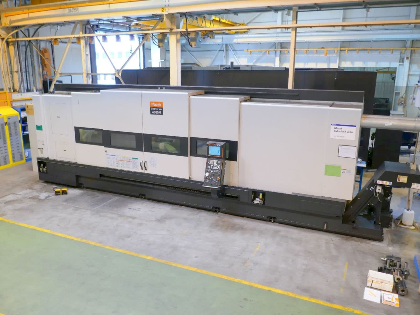 Widok z przodu maszyny Mazak CYBERTECH TURN 4500M