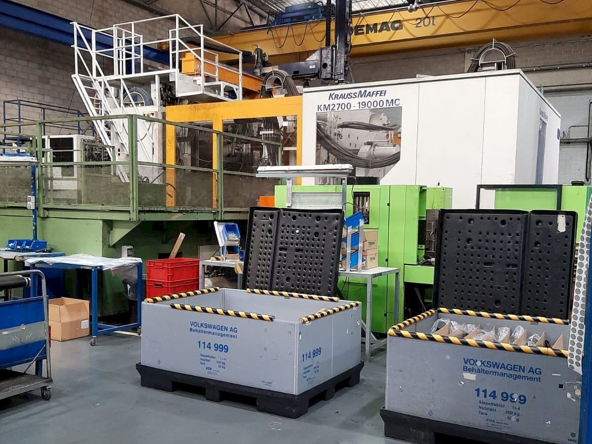 Widok z przodu maszyny Krauss Maffei 2700/19000 MC