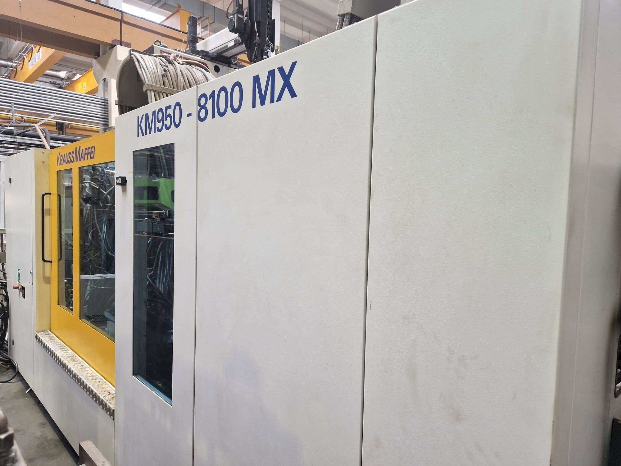 Widok z przodu maszyny Krauss Maffei 950-8100 MX
