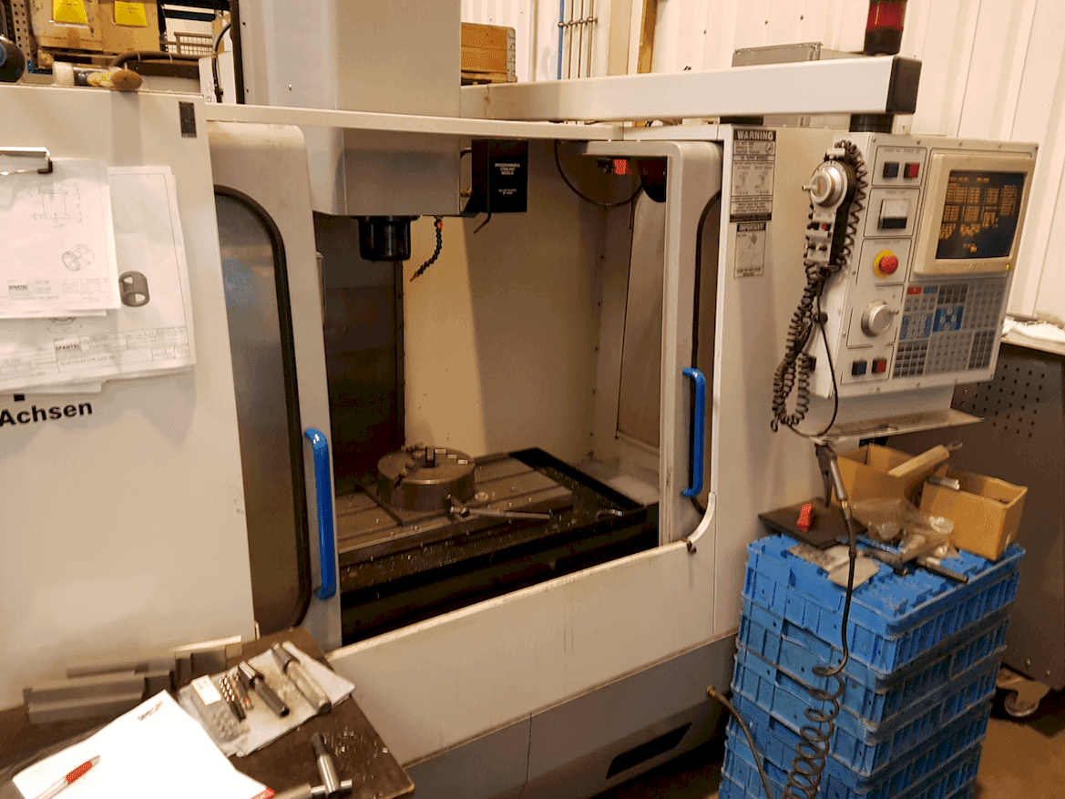 Widok z przodu maszyny HAAS VF1