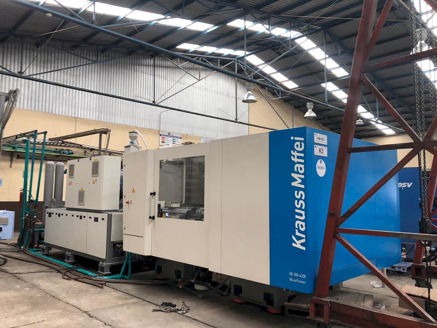 Widok z przodu maszyny Krauss Maffei 550-4300 GX