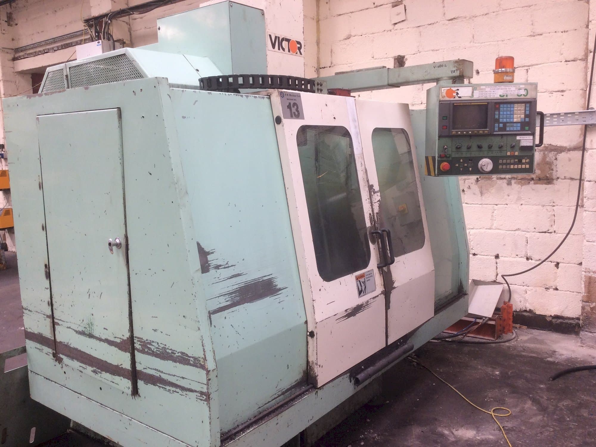 Widok z przodu maszyny Victor V Center-80