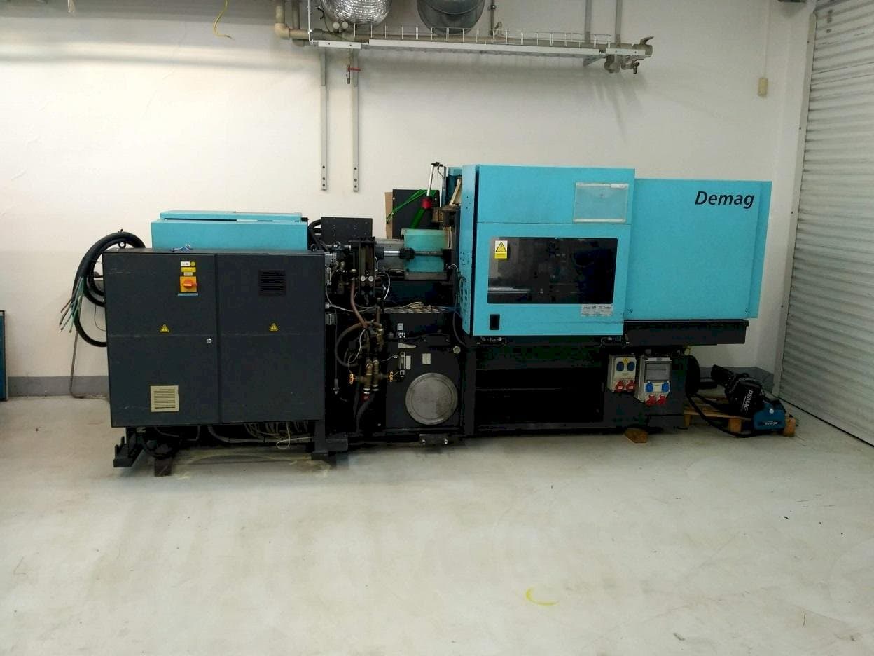 Widok z przodu maszyny DEMAG Ergotech Concept 800/420-310